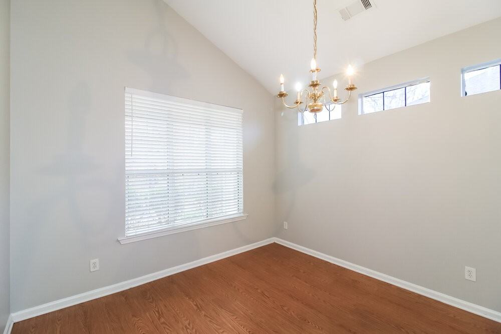 537 Anglewood Trce - Photo 6 of 16