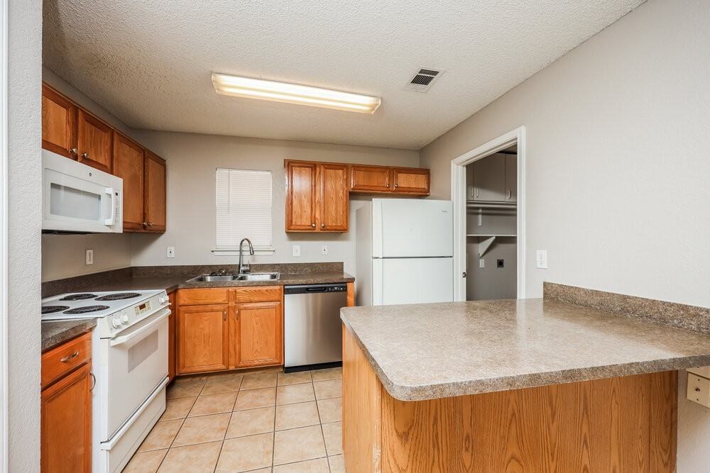 423 Blueberry Hill Ln - Photo 7 of 16