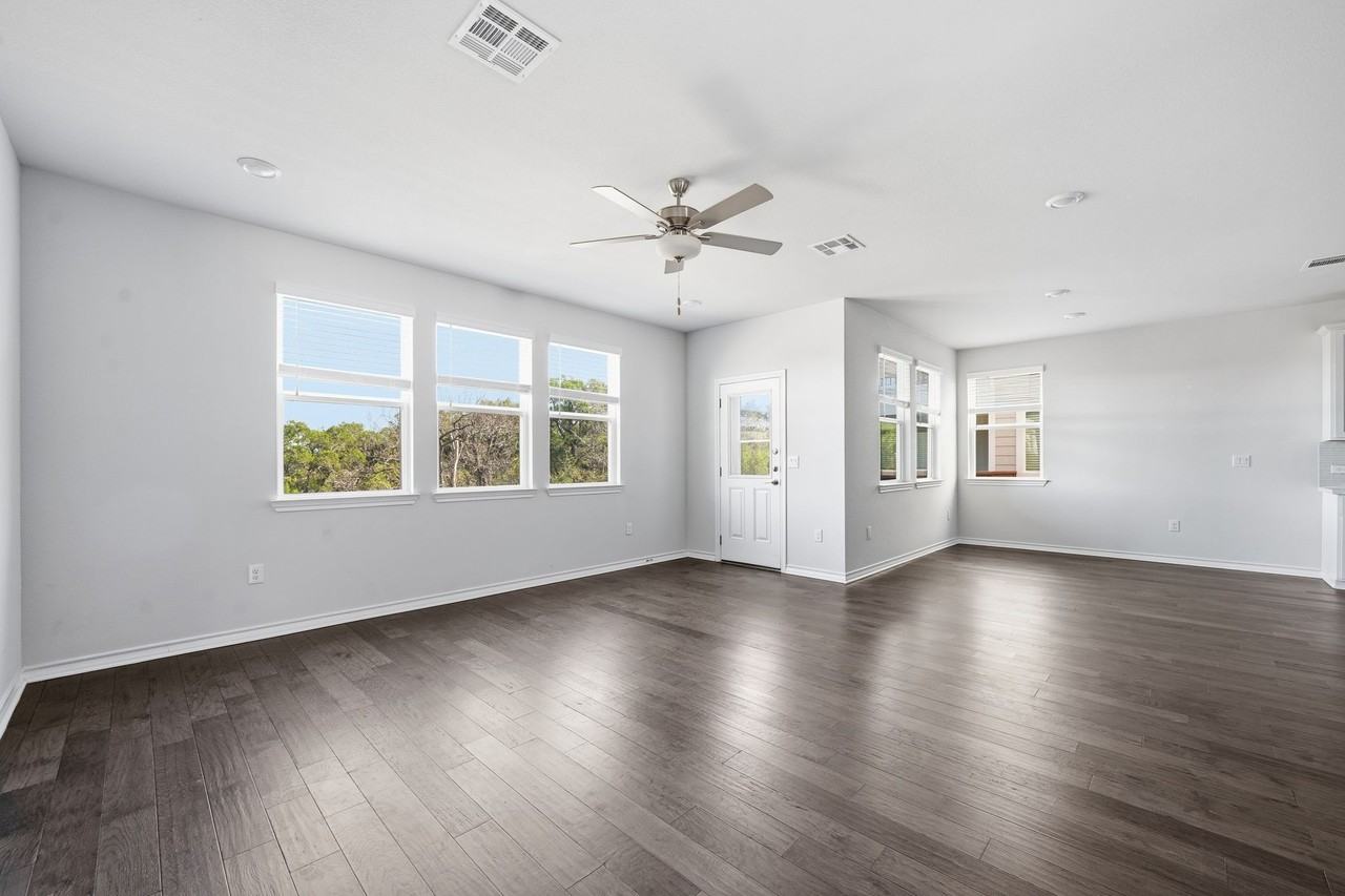 4806 Plum Peach Bnd #1 - Photo 7 of 32