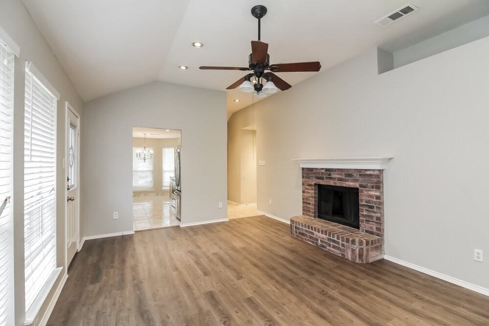 13911 Creek Crossing Dr - Photo 2 of 15