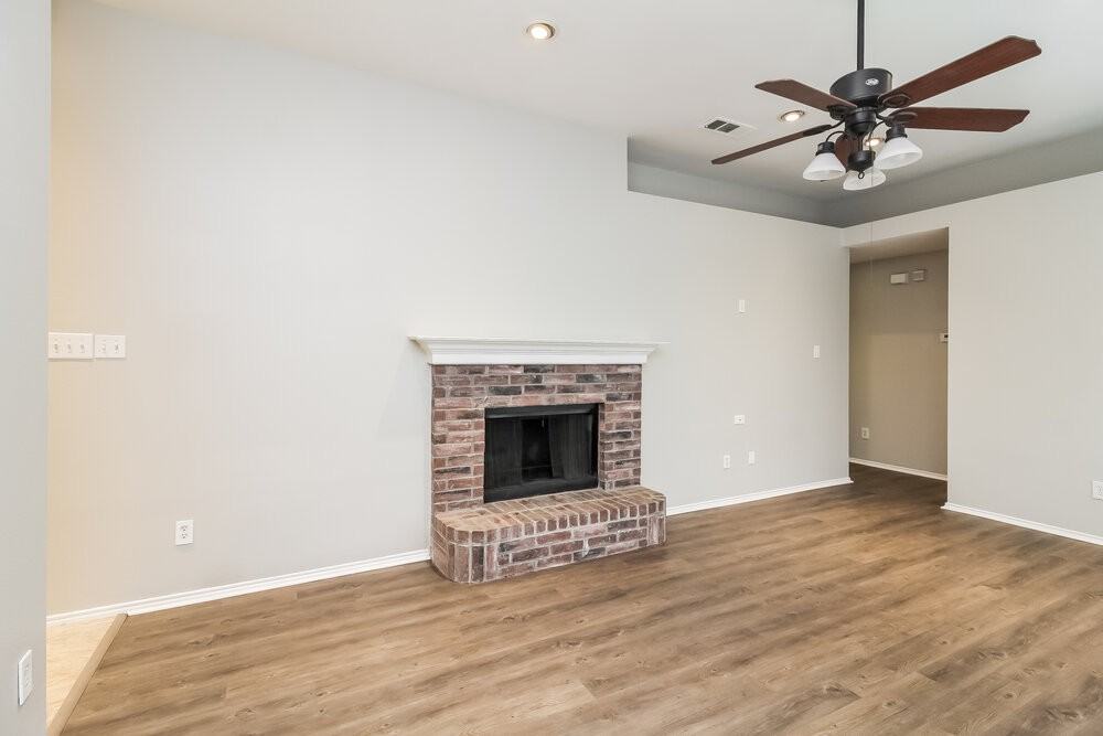 13911 Creek Crossing Dr - Photo 3 of 15