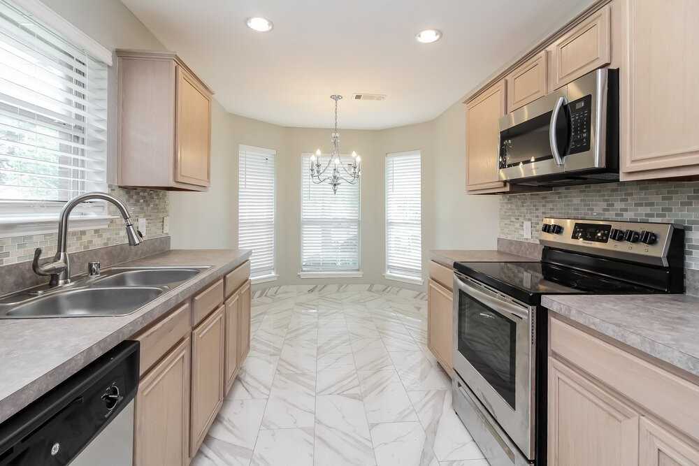 13911 Creek Crossing Dr - Photo 5 of 15