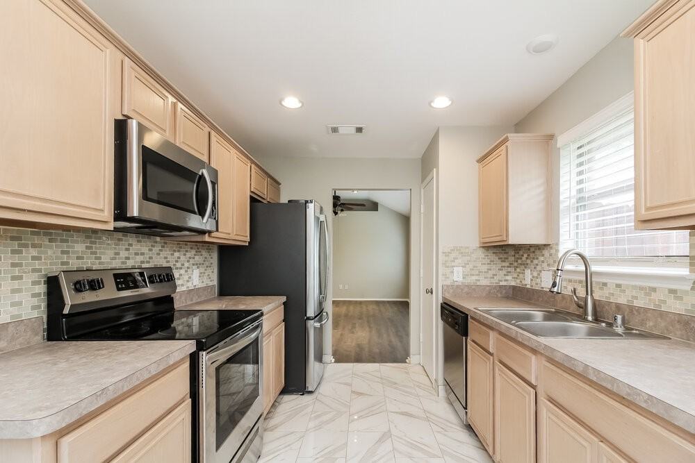 13911 Creek Crossing Dr - Photo 6 of 15