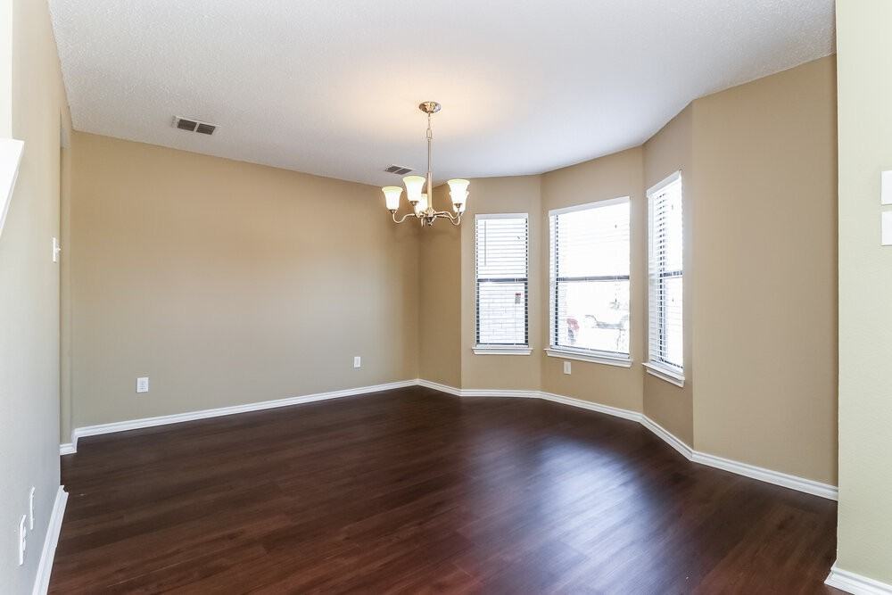 5216 Dillon Cir - Photo 3 of 14