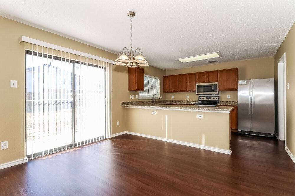 5216 Dillon Cir - Photo 4 of 14