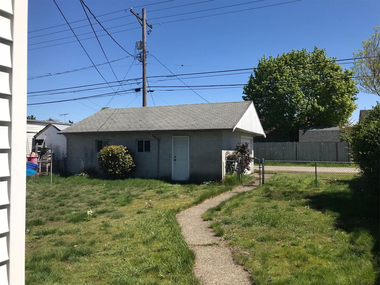 6833 S Pine St #1 - Photo 2 of 9