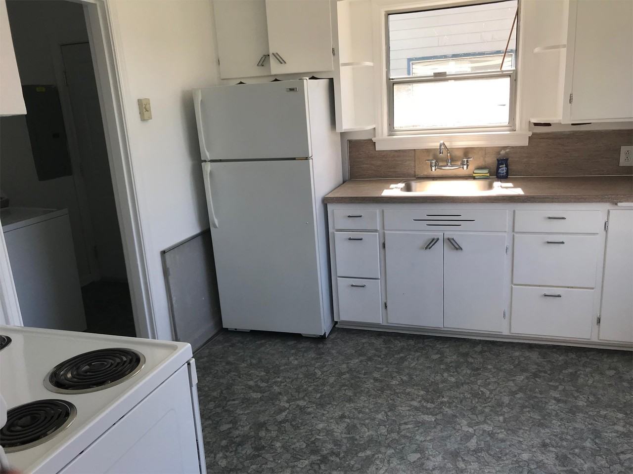 6833 S Pine St #1 - Photo 3 of 9