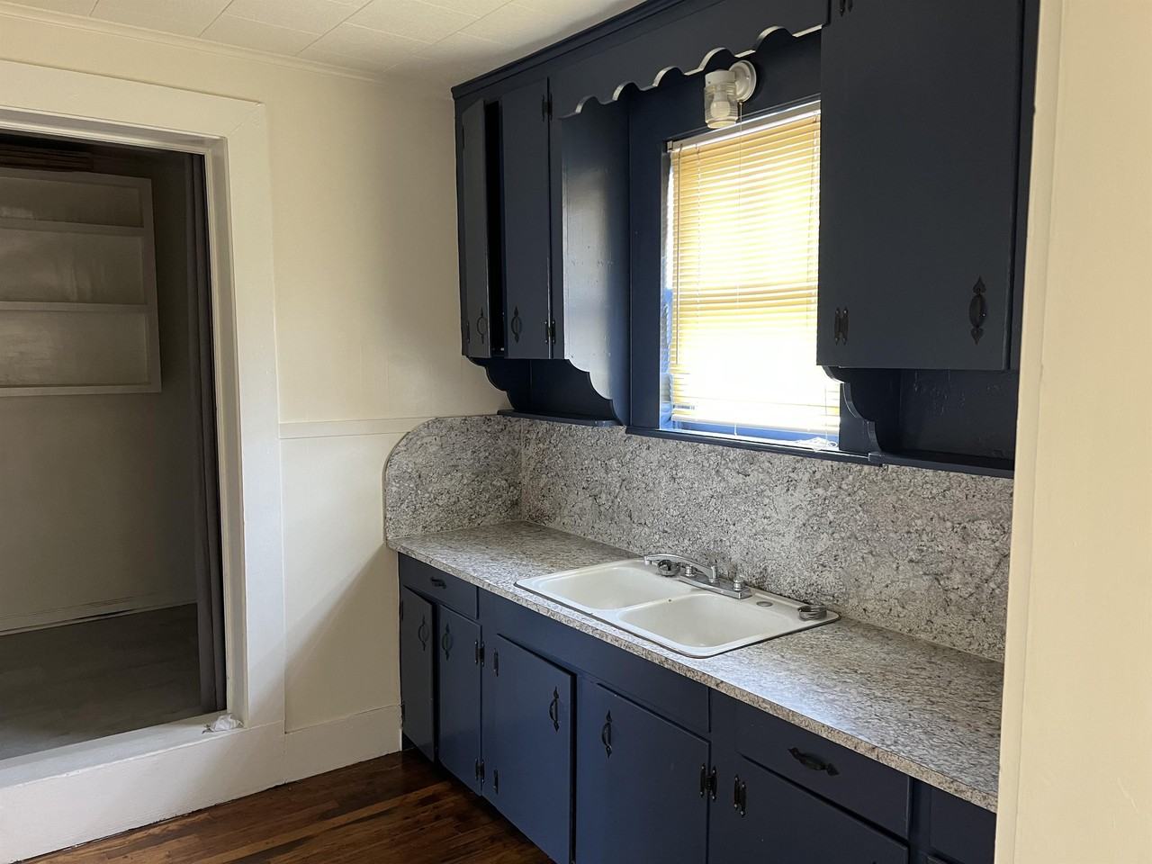 817 6th StreetGarage #2 - Photo 4 of 7