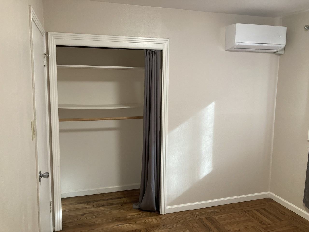 925 Hargus Ave #B - Photo 3 of 6