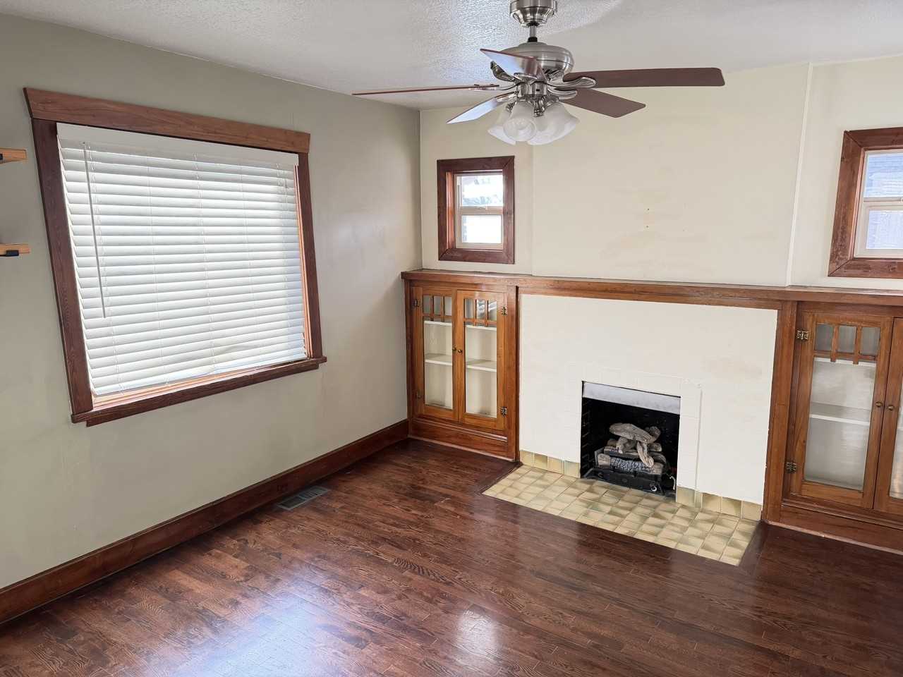 565 E Hollywood Ave - Photo 2 of 32