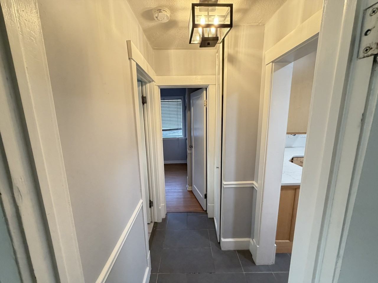 565 E Hollywood Ave - Photo 4 of 32