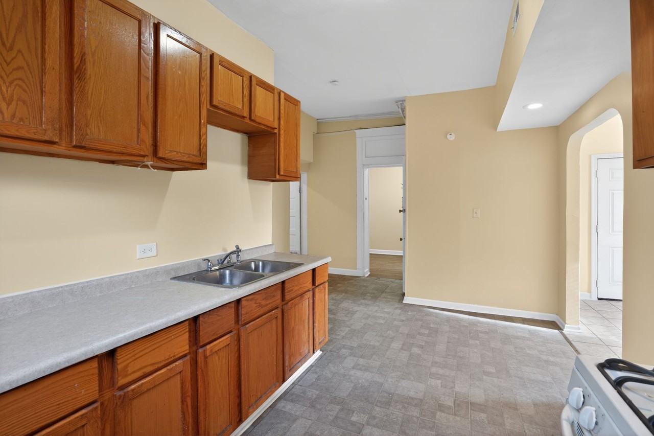 3544 West 24th Street - Photo 4 of 9