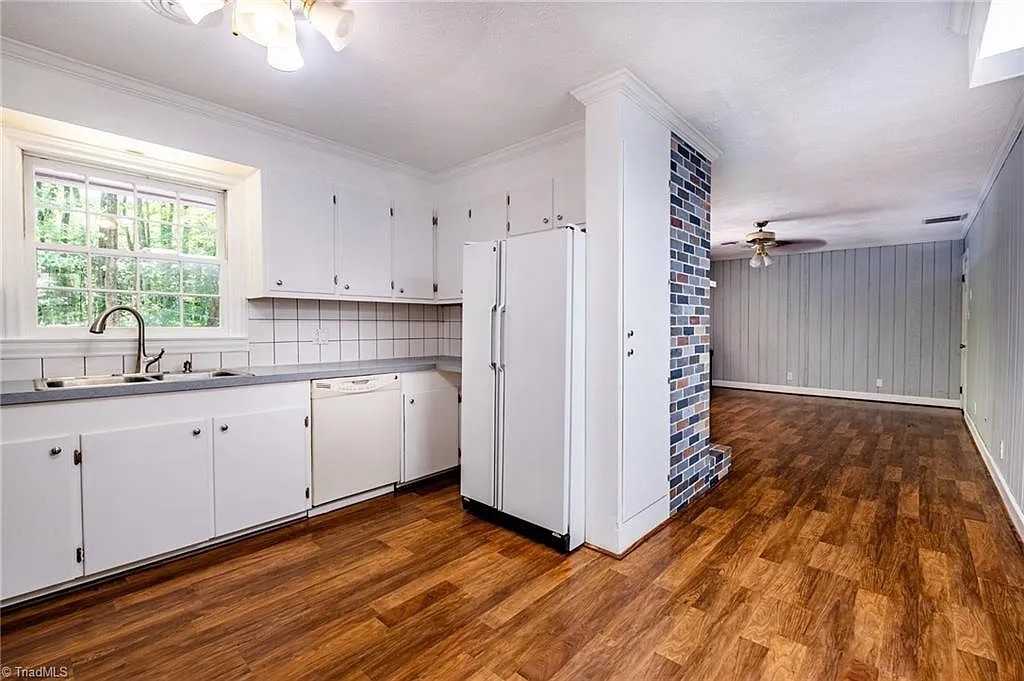 3230 Kinnamon Rd - Photo 3 of 41