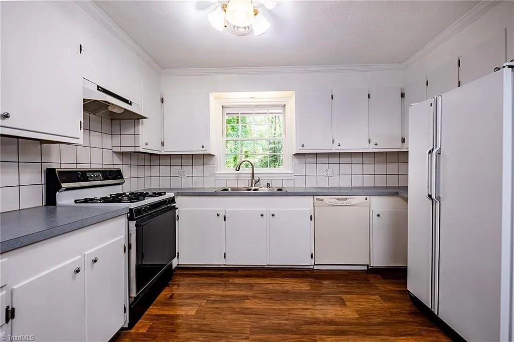 3230 Kinnamon Rd - Photo 4 of 41