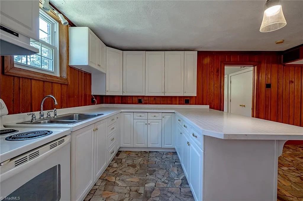 3230 Kinnamon Rd - Photo 7 of 41