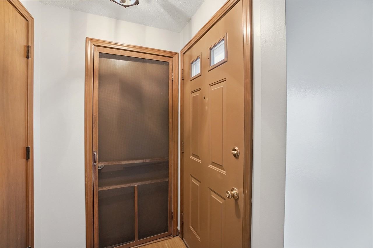 9412 Vista Park Dr #1 - Photo 4 of 47