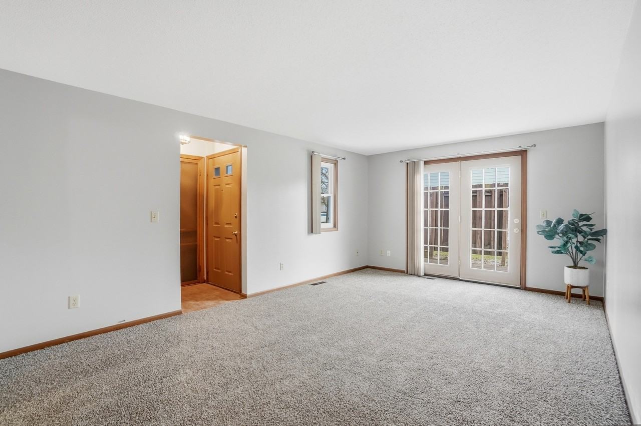 9412 Vista Park Dr #1 - Photo 5 of 47