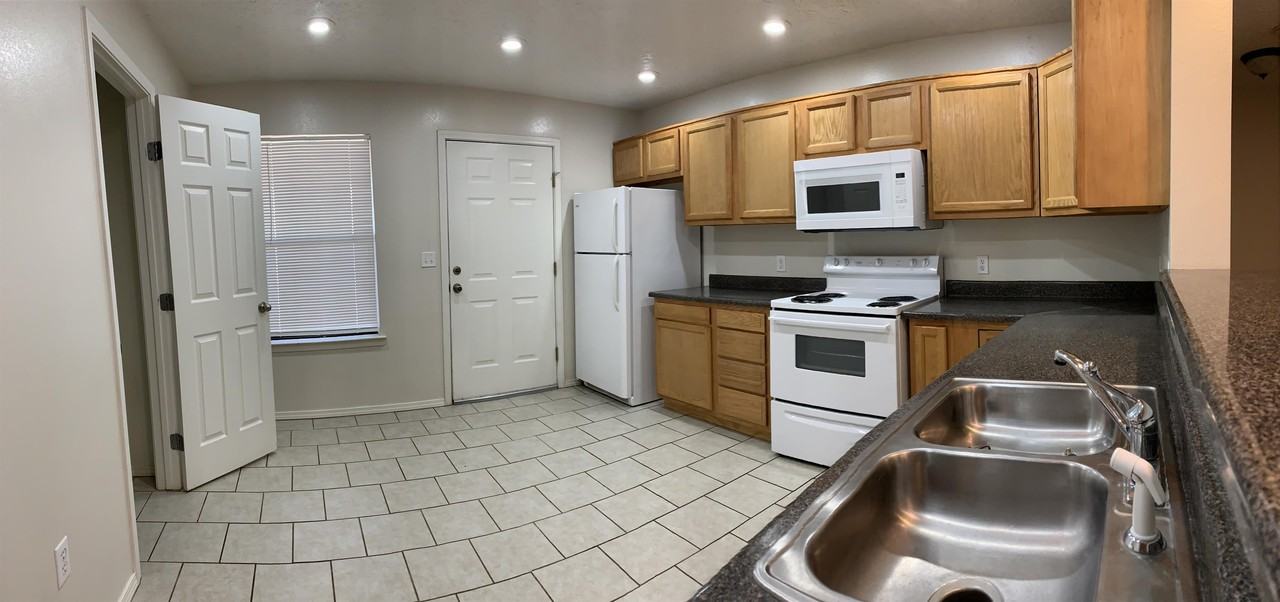 MLK Apts, LLC - 1829 #1829APTB - Photo 5 of 15