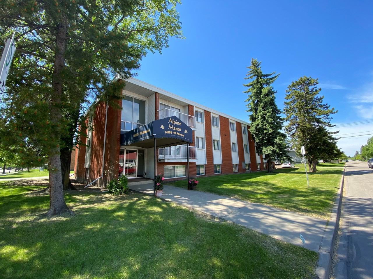 Alpine Manor - Photo 3 of 25