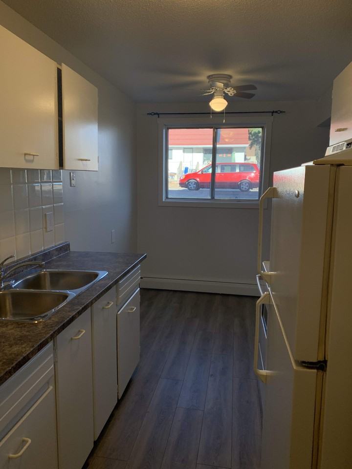 Alpine Manor - Photo 6 of 25