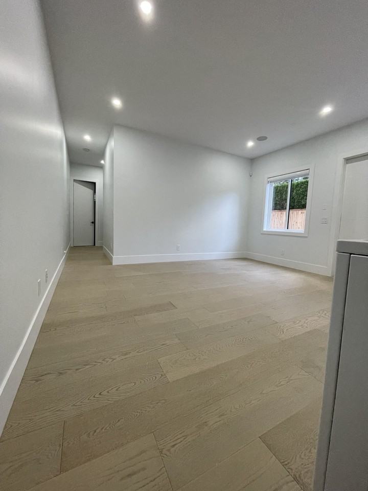 1611 134 St Bsmt #BS - Photo 3 of 12