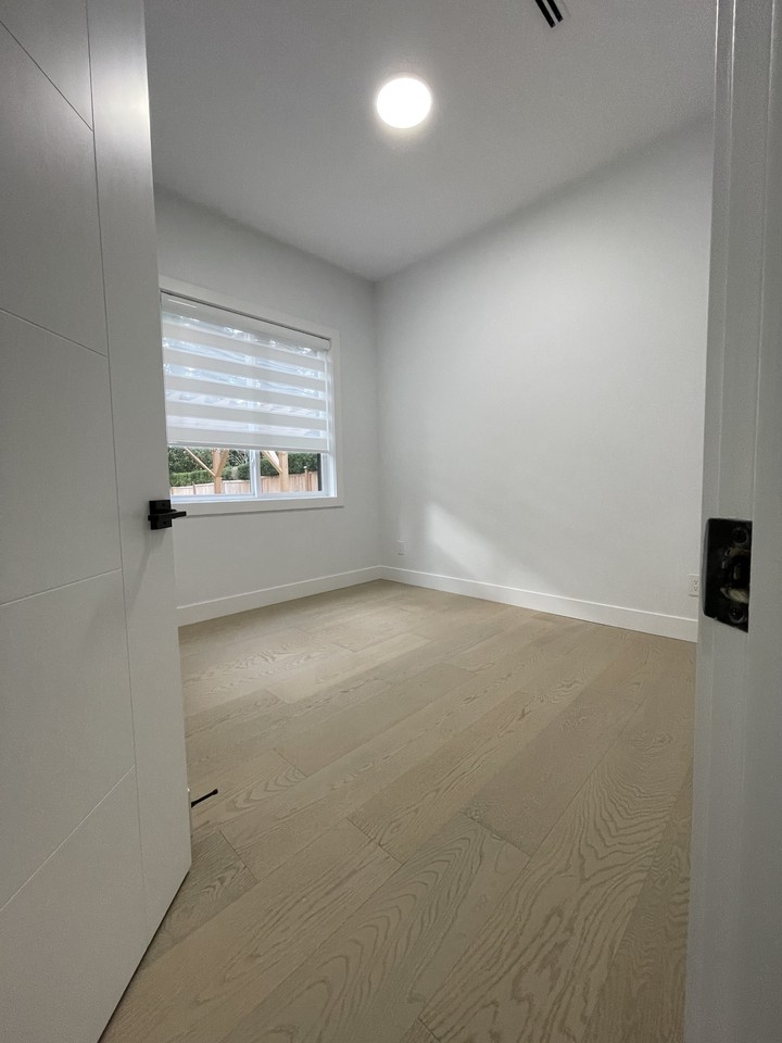 1611 134 St Bsmt #BS - Photo 5 of 12