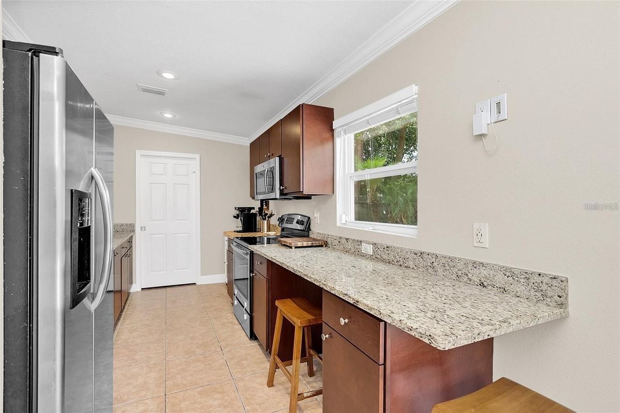 1224 Catherine St #1 - Photo 6 of 20