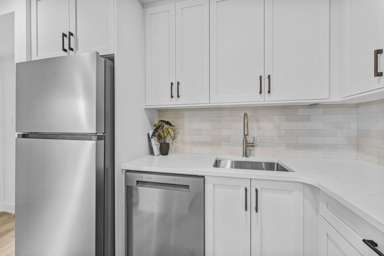 887 Somerset St W #302 - Photo 4 of 14