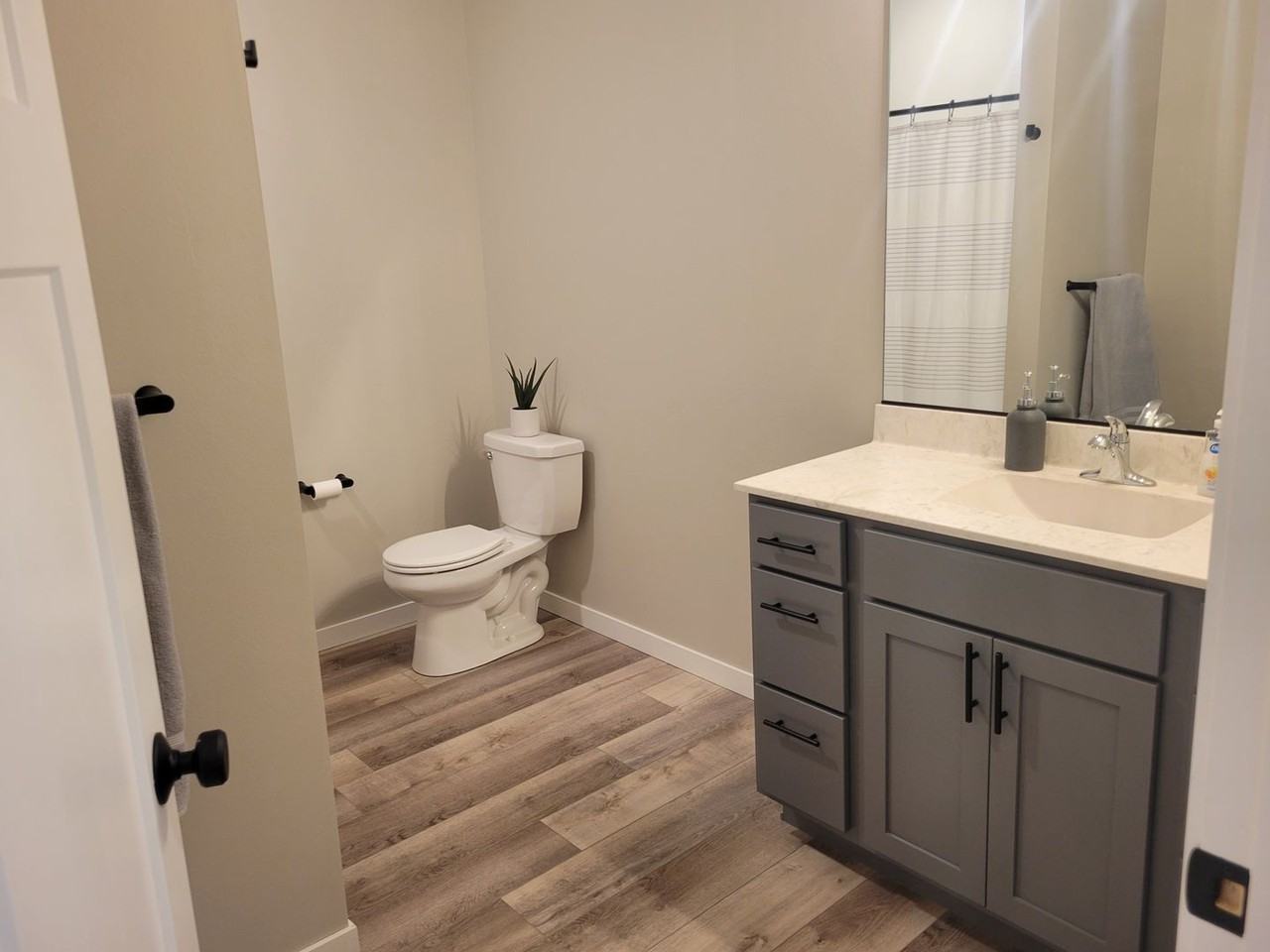 1951 11th Ave E - Photo 6 of 23