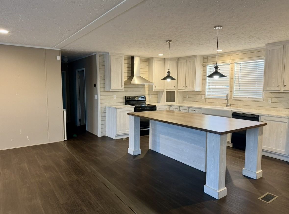 459 Mason Hill Ln #1 - Photo 4 of 18