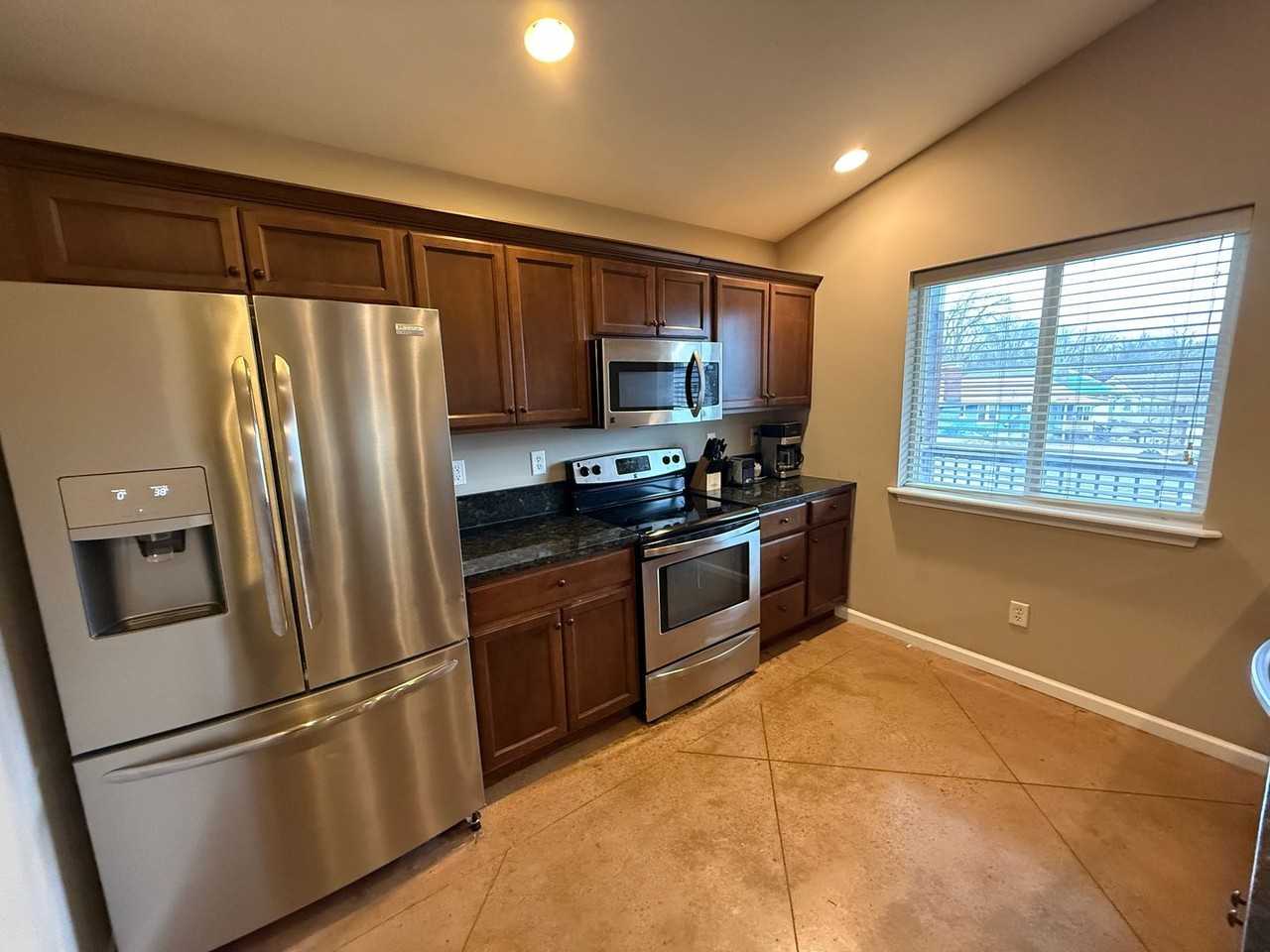 1409 Paris Rd #201 - Photo 4 of 37