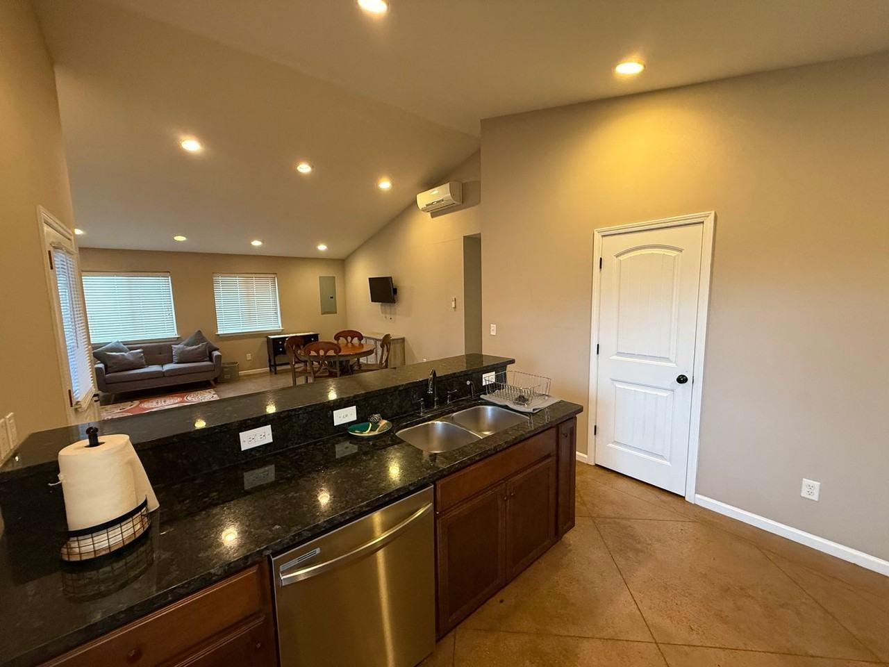 1409 Paris Rd #201 - Photo 6 of 37