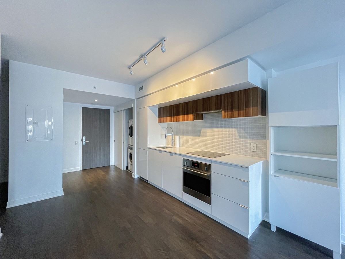 185 Roehampton Ave - Photo 2 of 24