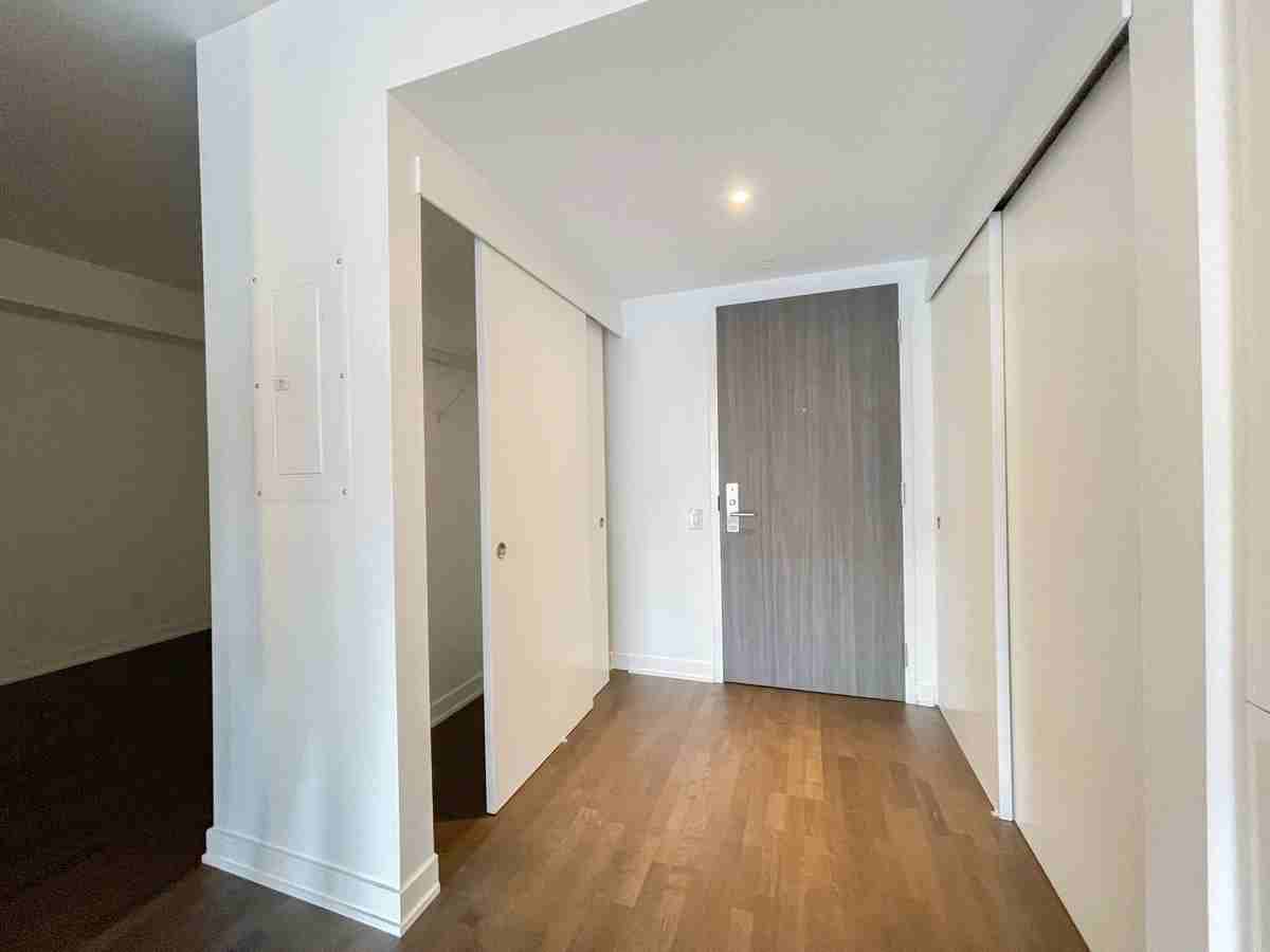 185 Roehampton Ave - Photo 5 of 24