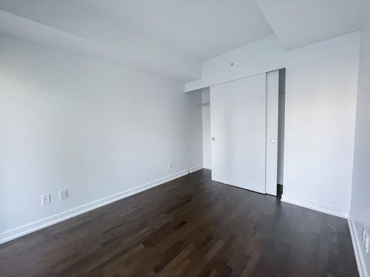 185 Roehampton Ave - Photo 7 of 24