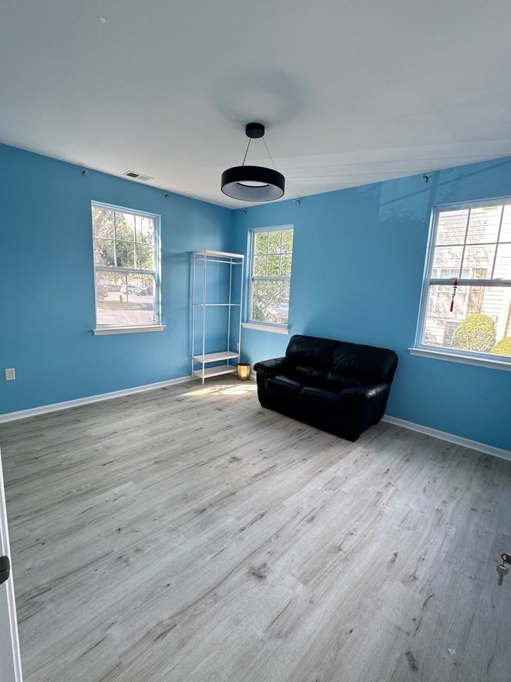 1307 Emsworth Dr #1 - Photo 2 of 19