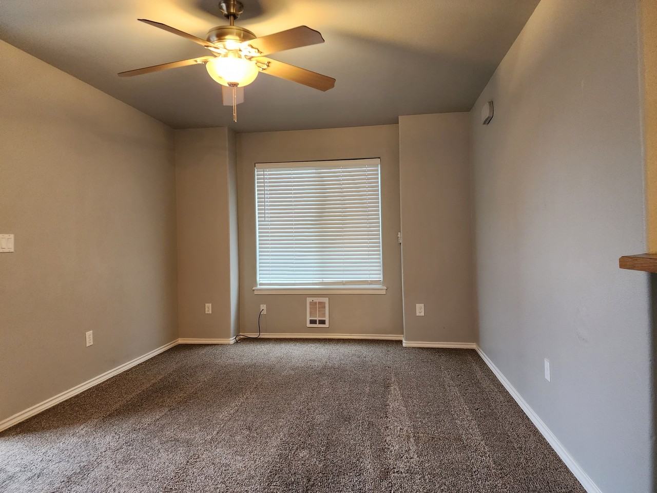 912 E Georgia Ave #1 - Photo 2 of 11