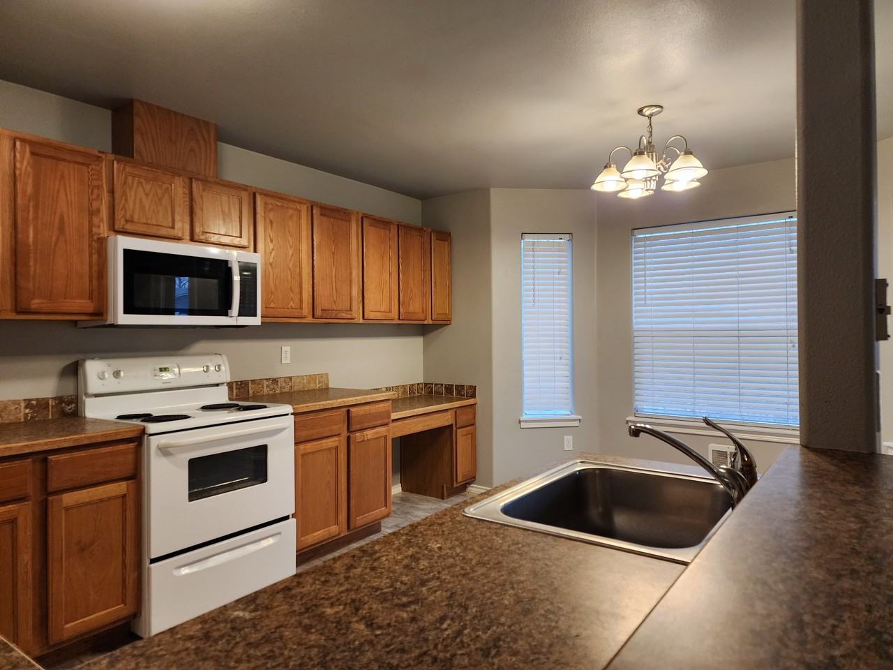 912 E Georgia Ave #1 - Photo 3 of 11