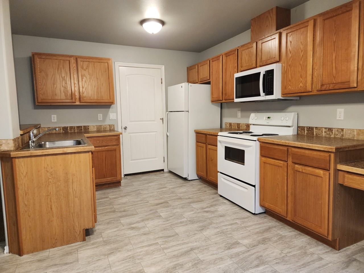 912 E Georgia Ave #1 - Photo 4 of 11