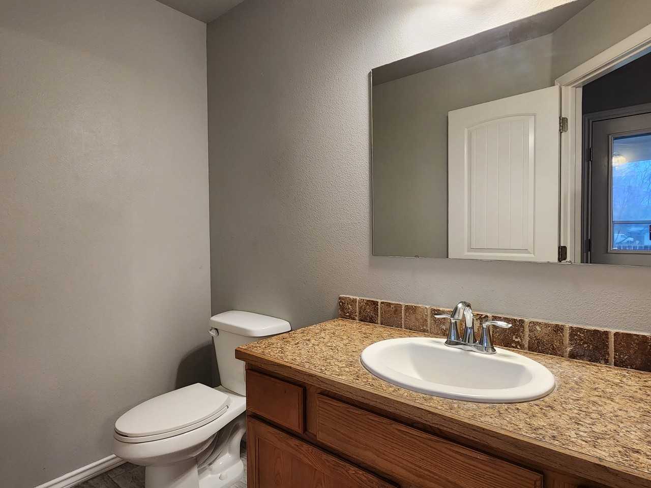 912 E Georgia Ave #1 - Photo 5 of 11