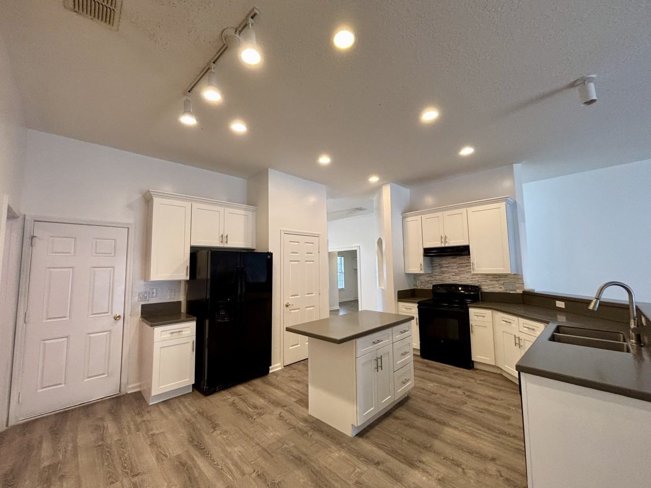 1045 Drakefeather Dr #1 - Photo 6 of 32