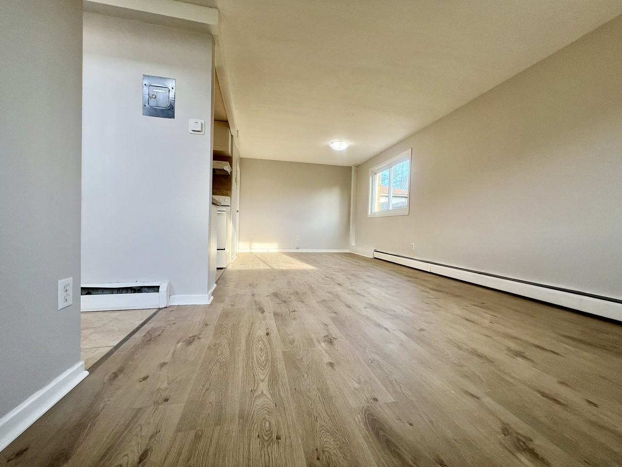 47 Beechwood Cres #B - Photo 2 of 19