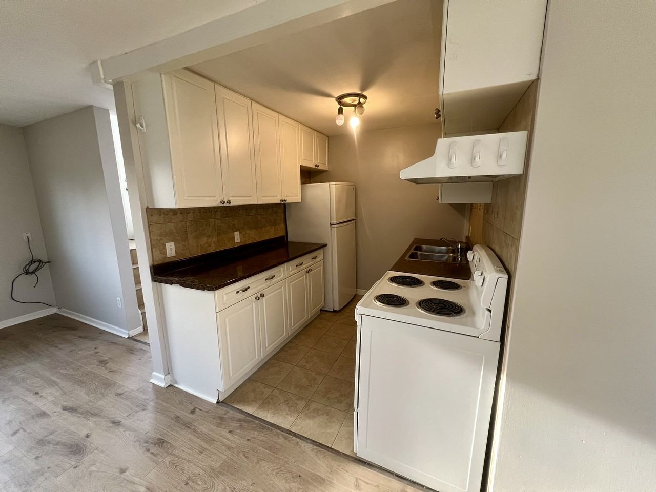 47 Beechwood Cres #B - Photo 4 of 19