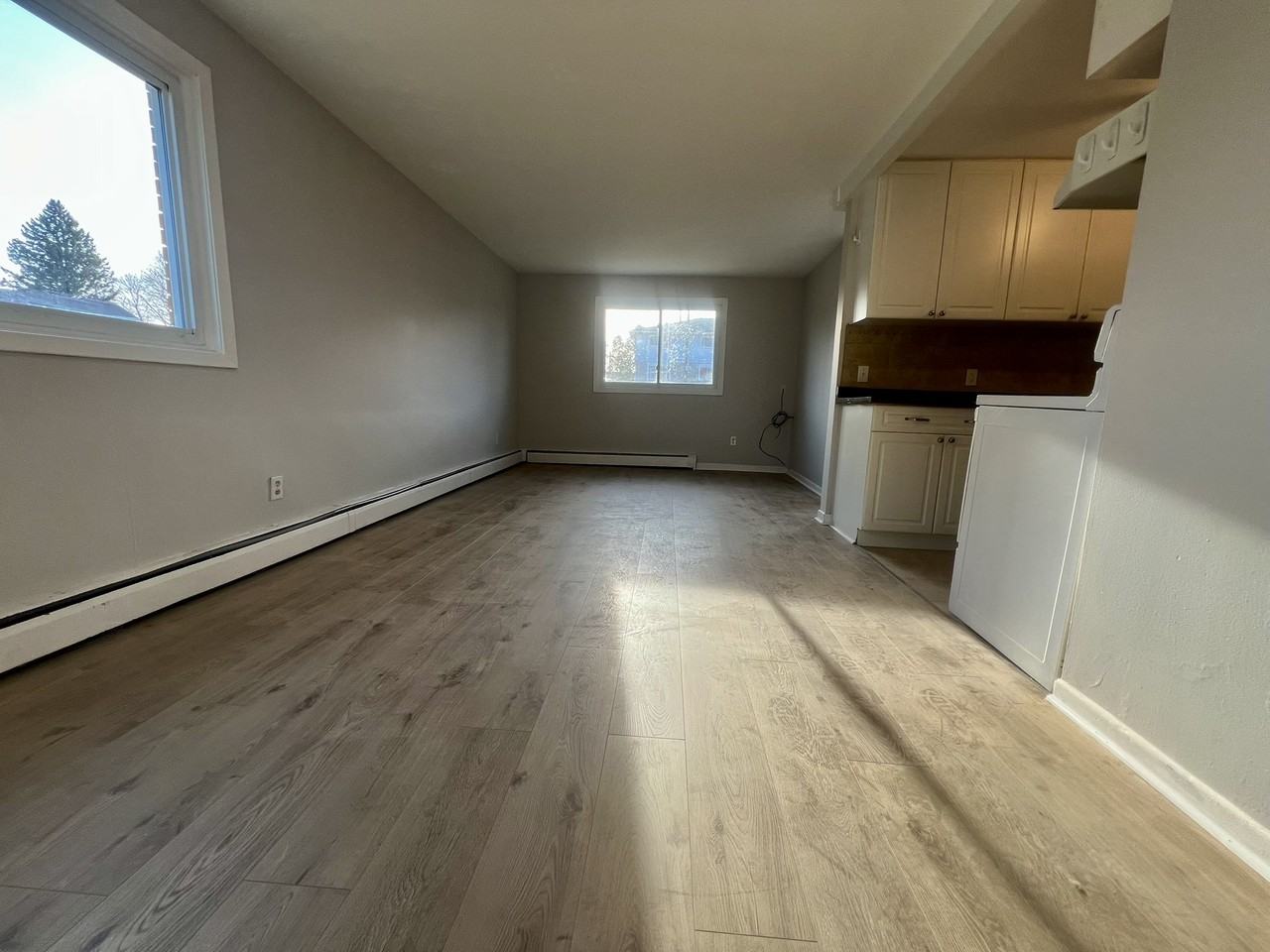 47 Beechwood Cres #B - Photo 5 of 19