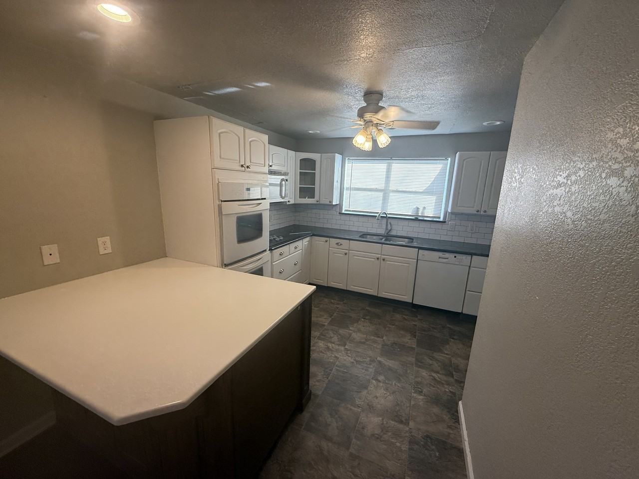 939 E 6th St #1 - Photo 3 of 10