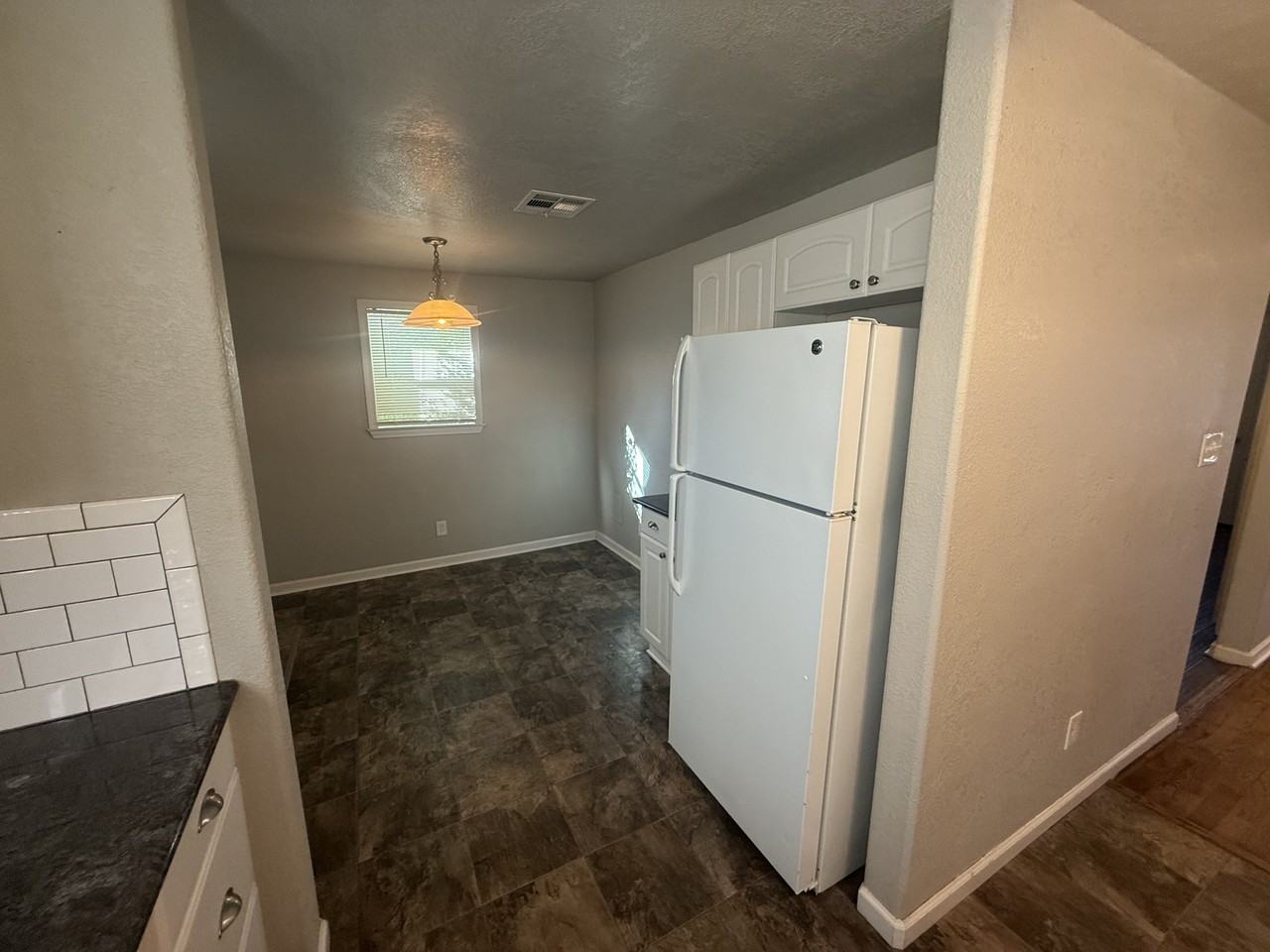 939 E 6th St #1 - Photo 4 of 10