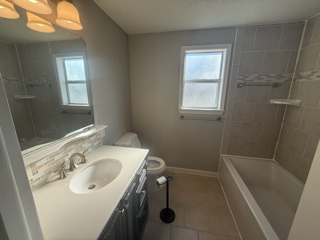 939 E 6th St #1 - Photo 5 of 10