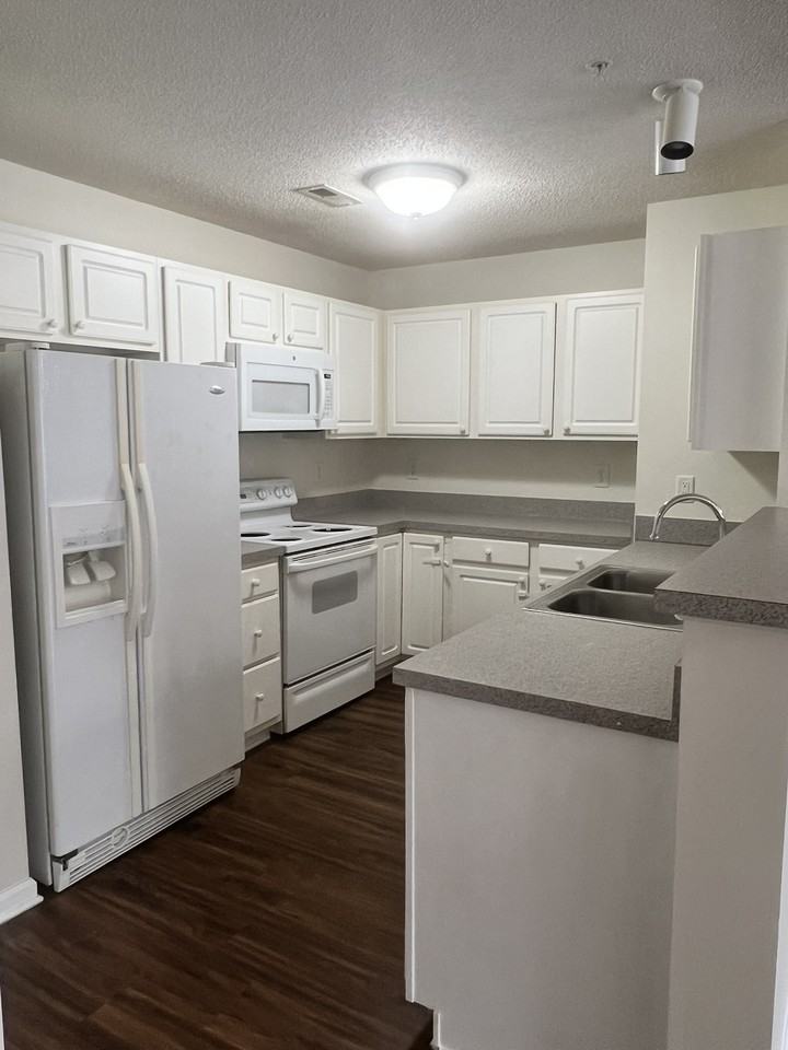 914 Scholastic Ct #1 - Photo 4 of 9