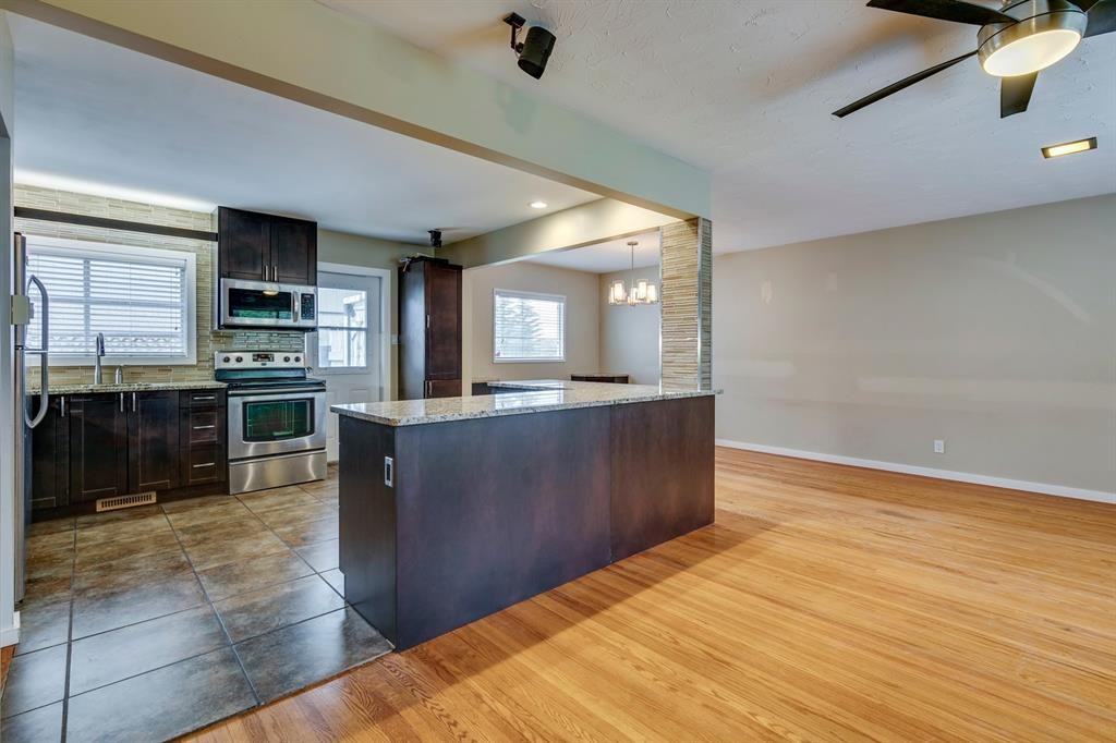 4602 Forman Cres Se #1 - Photo 3 of 11