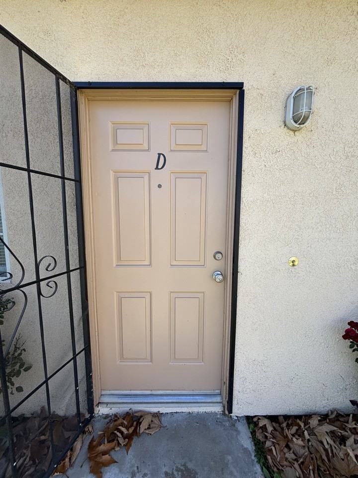 1629 Orchid Ln #D - Photo 2 of 20